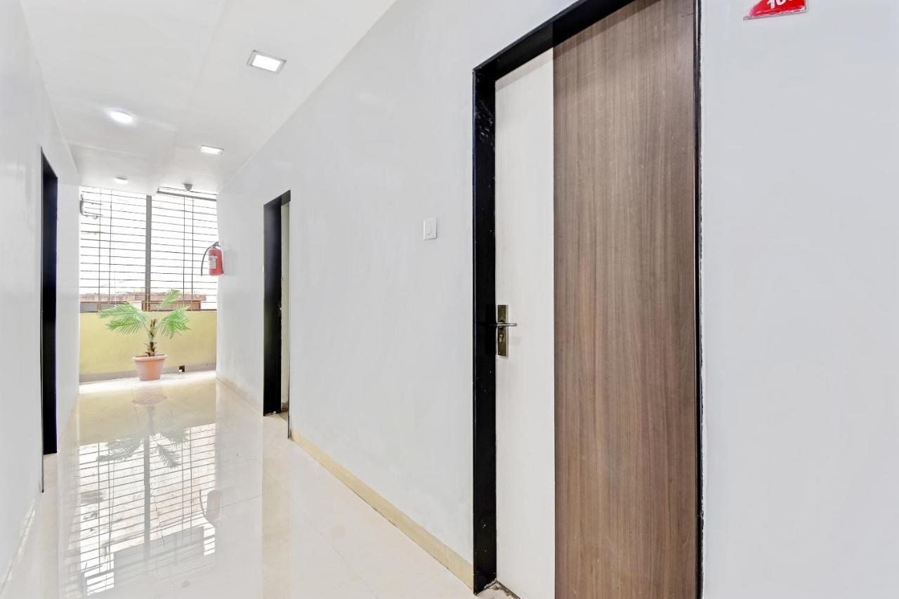 Oyo 61308 Hotel Rw International Hingoli 外观 照片