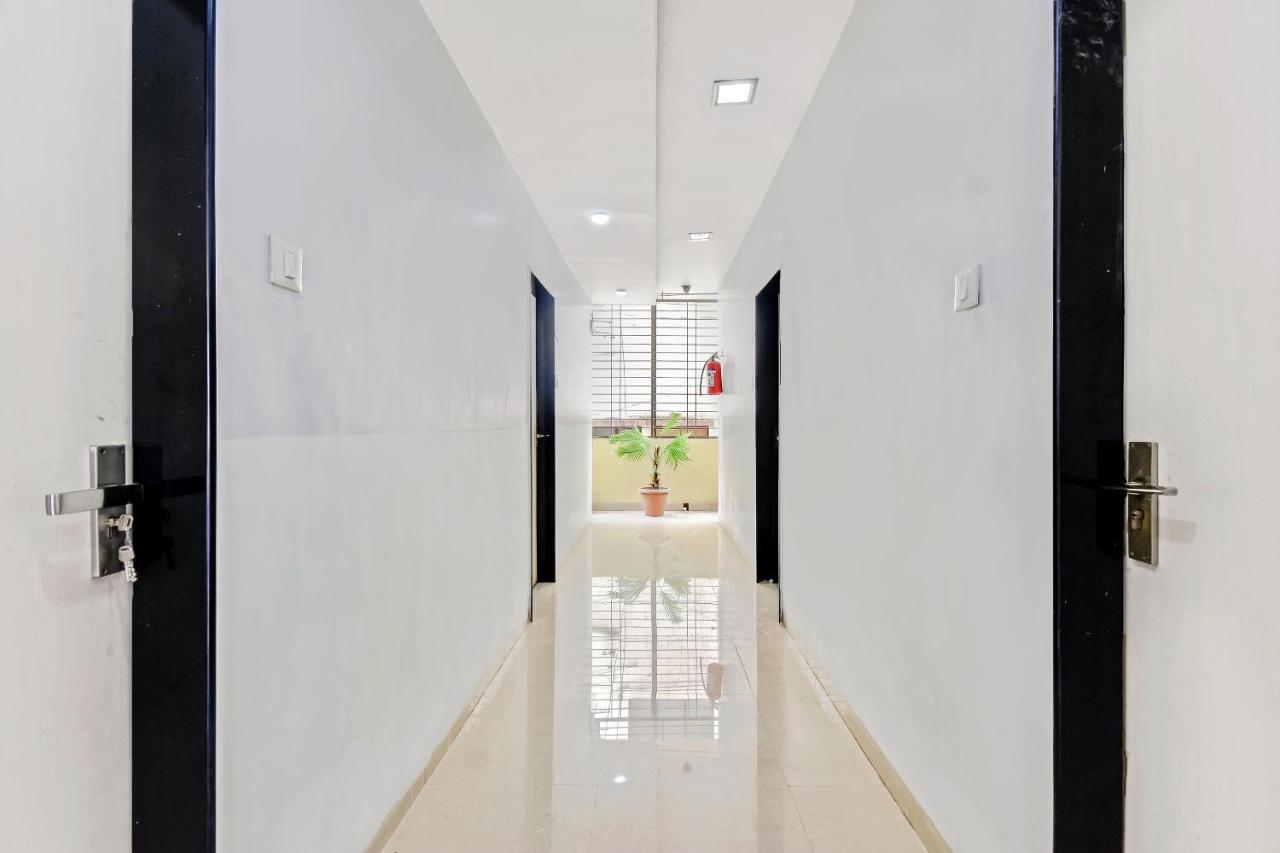 Oyo 61308 Hotel Rw International Hingoli 外观 照片