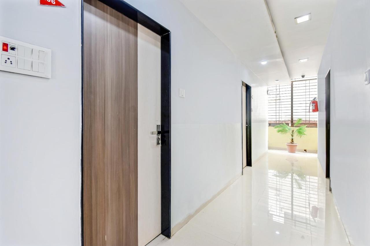 Oyo 61308 Hotel Rw International Hingoli 外观 照片
